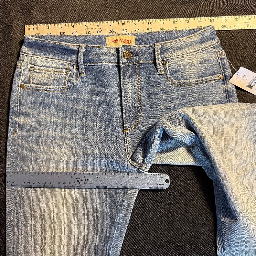 NWT Rare Driftwood Farrah Embroidered Flare Jeans Sz 29 - Picture 9 of 14